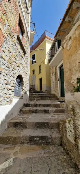 Campania 'daki Castellabate antik ortaçağ köyüne bakınız - 