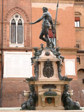 Bologna - İtalya - 9 Ağustos 2024: Bologna şehir merkezinde Neptün Anıtı, Giambologna ve Tommaso Laureti tarafından yapılan çalışma Pier Donato Cesi tarafından yaptırıldı.