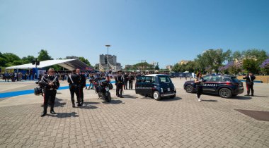 Napoli, İtalya. 05 Haziran 2025: Scampia, Giovanni Paolo II, Carabinieri kuruluşunun 211. kuruluş yıldönümü kutlamalarını düzenledi