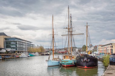 Daniel Joseph uskunu ve Enerji teknesi 22 Nisan 2023 'te Bristol, Avon, İngiltere' de Bristol Limanı 'nda yan yana demirledi.