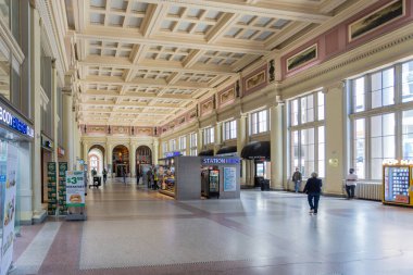 30 Mayıs 2023 'te Vancouver, British Columbia, Kanada' daki Rıhtım Tren İstasyonu 'nda.