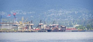 31 Mayıs 2023 'te Kuzey Vancouver, British Columbia, Kanada' daki deniz tersanesi