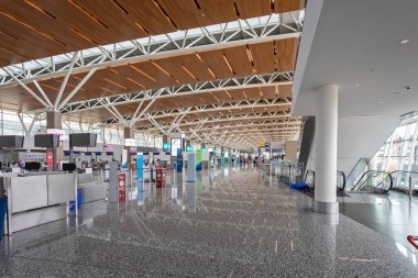 Calgary Havaalanı Uluslararası kalkış bölgesi - bölgede kontrol - 9 Haziran 2023 tarihinde Calgary, Alberta, Kanada