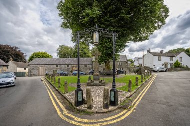 Castleton Savaş Anıtı 25 Temmuz 2023 'te Castleton, Derbyshire, İngiltere' de.