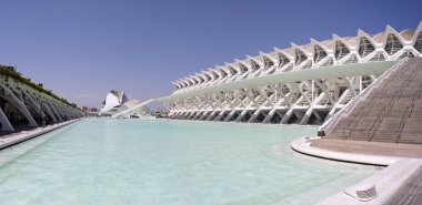 The Palau de les Arts, Science Museum ve Umbracle in The City of Arts and Sciences, Valencia, İspanya 'dan Panoarama, 25 Ağustos 2023