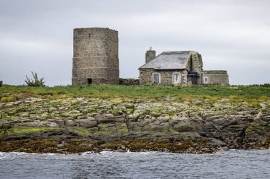 23 Eylül 2023 'te İngiltere' nin Northumberland kentindeki Staple Adası 'ndaki Old Lighthouse kalıntıları.