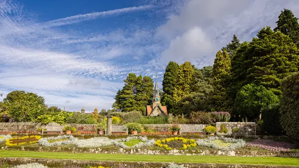 Det Formella Trädgårds Och Klocktornet Vid Cragside Nära Rothbury Northumberland — Stockfoto