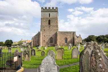 25 Eylül 2023 'te Bamburgh, Northumberland, İngiltere' deki Aziz Aidan Kilisesi