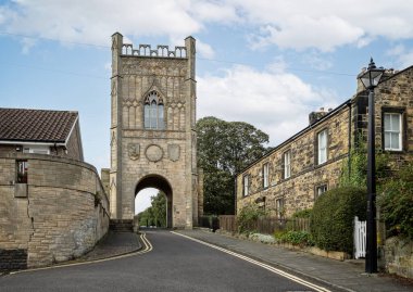 Harry Hotspur 'un (Sir Henry Percy) bronz heykeli 26 Eylül 2023' te İngiltere 'nin Alnwick kentinde