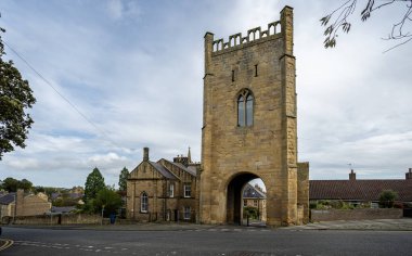 Harry Hotspur 'un (Sir Henry Percy) bronz heykeli 26 Eylül 2023' te İngiltere 'nin Alnwick kentinde