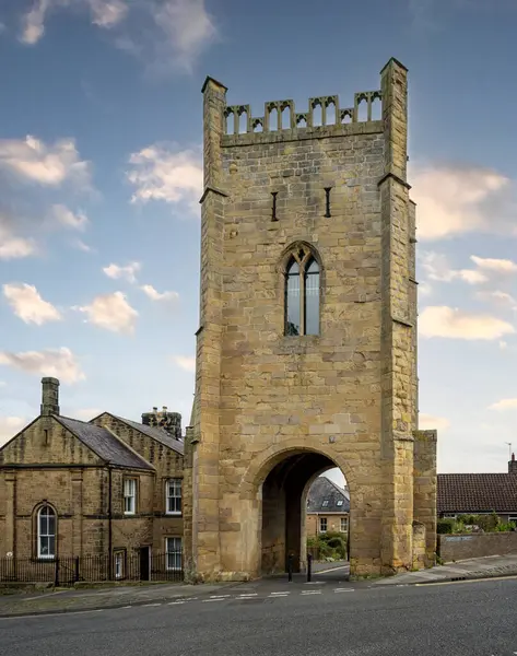 Harry Hotspur 'un (Sir Henry Percy) bronz heykeli 26 Eylül 2023' te İngiltere 'nin Alnwick kentinde
