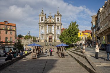 19 Ekim 2023 'te Portekiz, Porto' da mavi azulejos fayanslı Santo Ildefonso Kilisesi