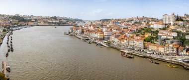 19 Ekim 2023 'te Portekiz' in Porto kentindeki Douro Nehri 'ne bakan Dom Luis Köprüsü' nden görüntü