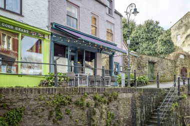 10 Şubat 2024 'te Frome, Somerset, İngiltere' deki Paul Caddesi 'ndeki The High Pavement Restoranı' na bakıyoruz.