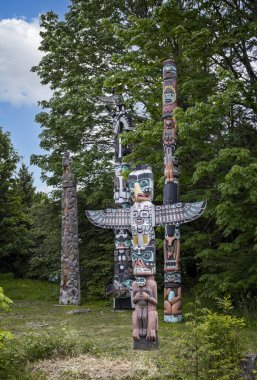 31 Mayıs 2023 tarihinde Kanada 'nın başkenti Vancouver' da Stanley Park 'taki Brockton Point' teki Totem Polonyalıları
