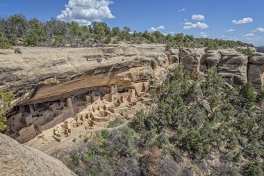 20 Nisan 2024 'te ABD' nin Colorado eyaletindeki Mesa Verde Ulusal Parkı 'nda bulunan Antik Uçurum Sarayı uçurumu