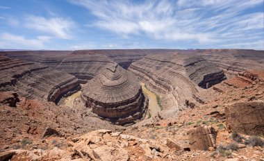 22 Nisan 2024 'te ABD' nin Utah kentindeki Goosenecks Eyalet Parkı 'ndaki San Juan Nehri' nin kazları