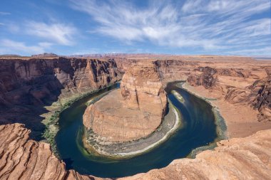 23 Nisan 2024 'te Arizona, ABD yakınlarındaki Horseshoe Bend' in dramatik manzarası