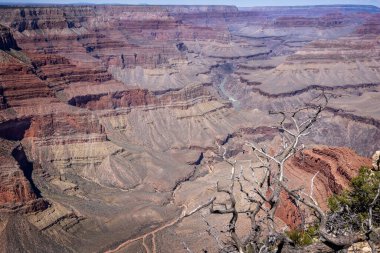 28 Nisan 2024 'te Güney Rim, Arizona, ABD' deki Mohave Point 'ten Büyük Kanyon' un dramatik manzarası