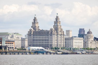 The Three Graces - The Royal Liver Building, The Cunard Building ve The Port of Liverpool Building, 21 Mayıs 2024 'te Liverpool, Merseyside, İngiltere