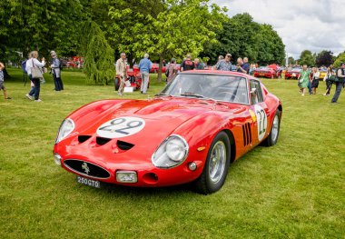 1962 Ferrari 250 GTO - dünyanın en pahalı arabası - 8 Haziran 2024 tarihinde İngiltere 'nin Corsham kentindeki Pink Floyd davulcusu Nick Mason' ın evinde sergilenmektedir.