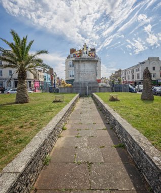 Kral III. George 'un altın yıldönümü anısına 16 Ağustos 2024' te İngiltere 'nin Dorset kentindeki Weymouth limanında dikilen heykeli.