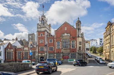 Bideford Belediye Binası 3 Eylül 2024 tarihinde Bideford, Devon, İngiltere 'de Bridge Street ve New Row' un köşesinde.