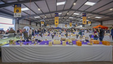 En iyi peynir yarışması için 14 Eylül 2024 'te Somerset, İngiltere' deki Frome Cheese Show 'da peynirler sergilenecek.