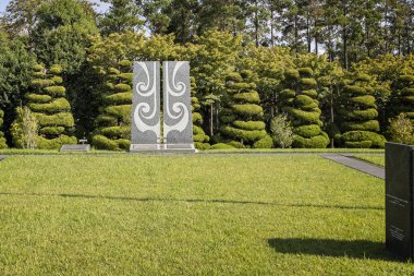 1 Ekim 2024 tarihinde Kore 'nin Busan kentindeki BM Anıt Mezarlığı' nda Yeni Zelanda anıtı