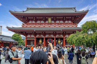 Tokyo, Japonya 'daki Senso-Ji Tapınağı' nın ikonik kapısı, 6 Ekim 2024