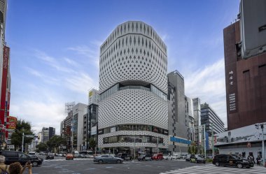 Ginza Place binası 10 Ekim 2024 'te Ginza, Tokyo, Japonya' daki Nissan Geçidi bilgi merkezi.