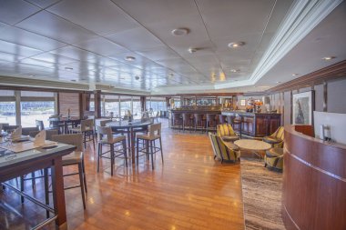 Güney Afrika, Cape Town 'a 8 Aralık 2024' te yanaşan Azamara Araştırma Gemisi 'ndeki Prime C özel restoranında.