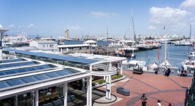 Cape Town Limanı 5 Aralık 2024 tarihinde Cape Town, Güney Afrika 'daki V & A Rıhtımı' ndan görüldü.