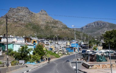19 Aralık 2024 'te Güney Afrika' da Cape Town 'un kenar mahallelerindeki Shanty kasabası.
