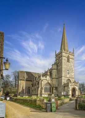 25 Mart 2025 'te Lacock, Wiltshire, İngiltere' deki Aziz Cyriac Kilisesi