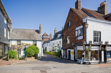 Cliffe High Street ve Harvey 's bira fabrikası 29 Nisan 2025' te Lewes, Sussex, İngiltere 'de.