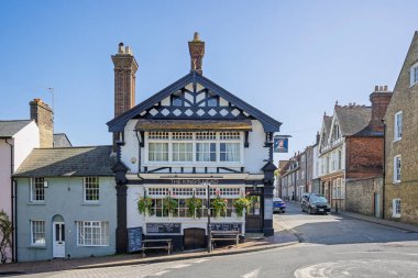 29 Nisan 2025 'te Southover High Street, Lewes, Sussex, İngiltere' deki King 's Head barında.