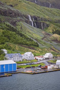 Seydisfjordur, İzlanda yakınlarındaki budareyfoss şelalesi 5 Haziran 2025 tarihinde denizden görüldü