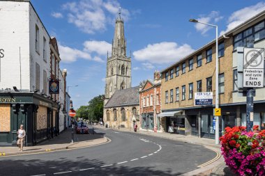 22 Ağustos 2025 'te Westgate Caddesi, Gloucester, Goucestershire, İngiltere' deki St. Nicholas Kilisesi 'nin köşeli kulesi.