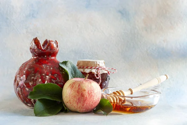 Apple Pomegranate Honey Concept Rosh Hashanah Jewish New Year Close — Fotografia de Stock