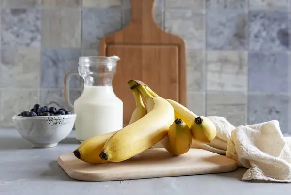 Ингредиенты Приготовления Бананового Смузи Крупный План Избирательный Фокус — стоковое фото