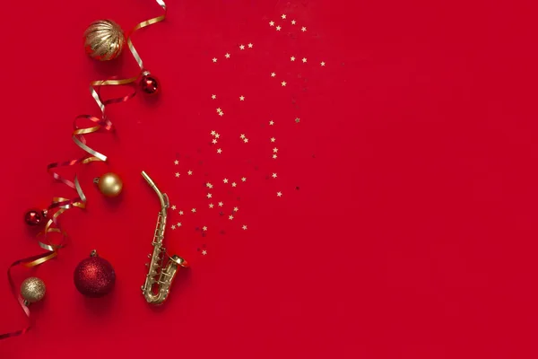 Festive Red Christmas New Year Background Miniature Golden Saxophone Copy — Stock Photo, Image