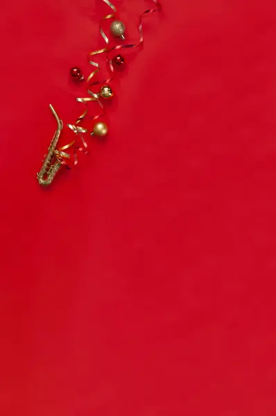 Festive Red Christmas New Year Background Miniature Golden Saxophone Copy — Stock Photo, Image