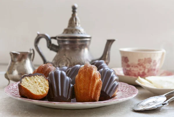 Biskuit Klasik Tradisional Prancis Madeleine Lemon Cookies Chocolate Glaze Stok Gambar Bebas Royalti