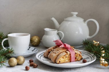 Geleneksel ev yapımı İtalyan biscotti cantuccini Noel süslemeleri