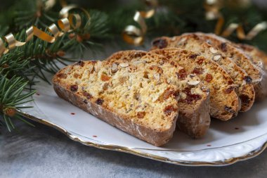 Geleneksel ev yapımı İtalyan biscotti cantuccini Noel süslemeleri