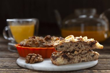 Ev yapımı yulaflı kek. Yağsız, sütsüz, yumurtasız, şekersiz.)