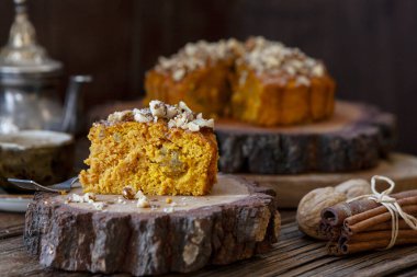 Ev yapımı vegan havuçlu kek (yağsız, sütsüz, yumurtasız, şekersiz))