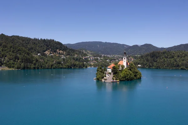  Porto Moniz 'in güzel manzarası, kayaları ve güneş doğarken doğal lav havuzları..