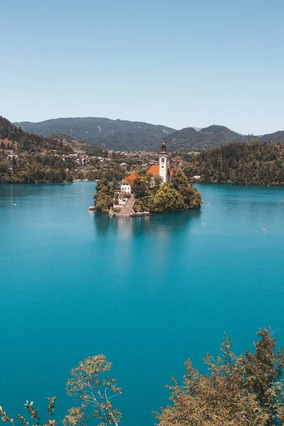 Porto Moniz 'in güzel manzarası, kayaları ve güneş doğarken doğal lav havuzları..
